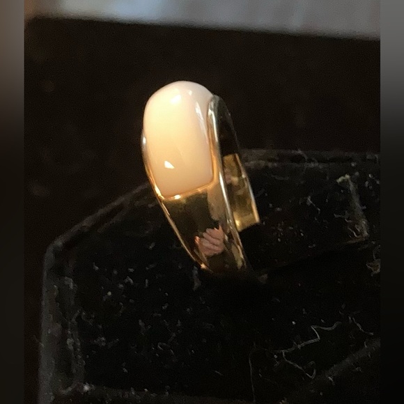 White Jade bezel set in 10K GP/925 SS. Thick band smooth finish Size 6 - Picture 9 of 9